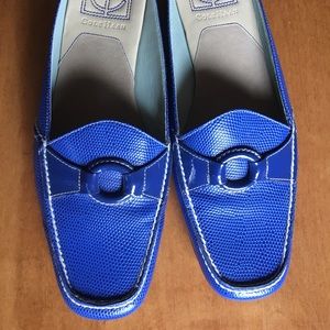 Kohl Haan blue size 71/2 slides